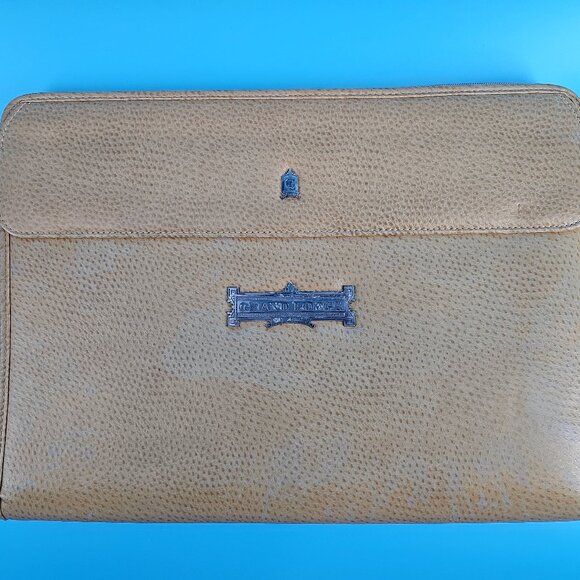 🏔️ Grand Lodge on Peak 7 Portfolio – Functional, Stylish & Uniquely Collectible - Picture 2 of 8